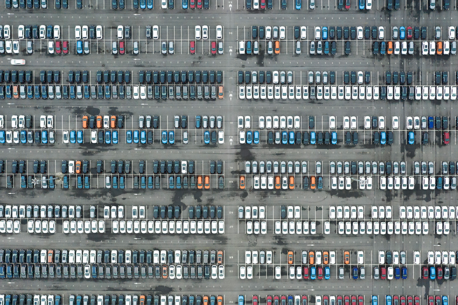 Riesen Parkplatz eines Automobilherstellers